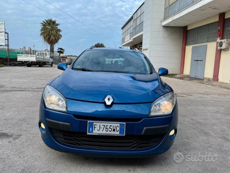 Blu Usata 2012 Renault Mégane III Station wagon | 3100 € (Molto cara) - Immagine 1/4