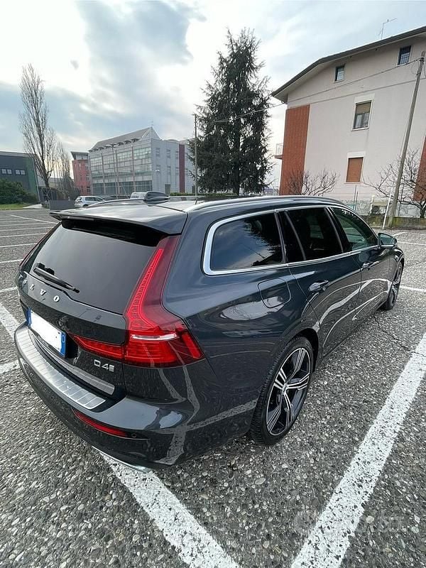 Usata Volvo V60 Inscription 190 CV (139 kW) 2019 Nero Station wagon