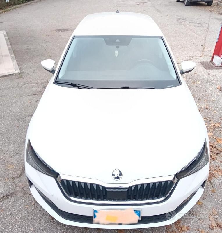 Bianco Usata 2021 Skoda Scala Ambition Due volumi | 13.500 € (Buon prezzo) - Immagine 1/4