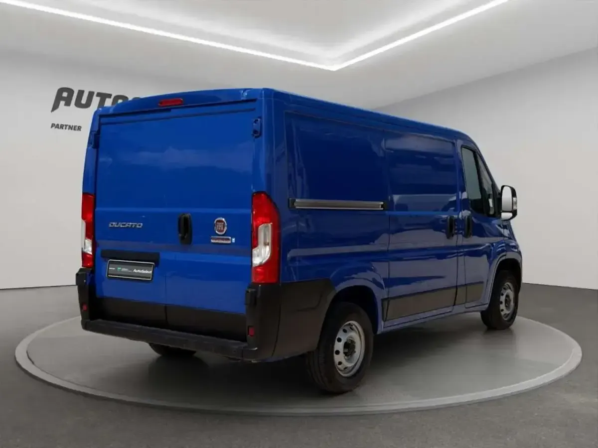Käytetty Fiat Ducato 120 HP (88 kW) 2024 Sininen Van