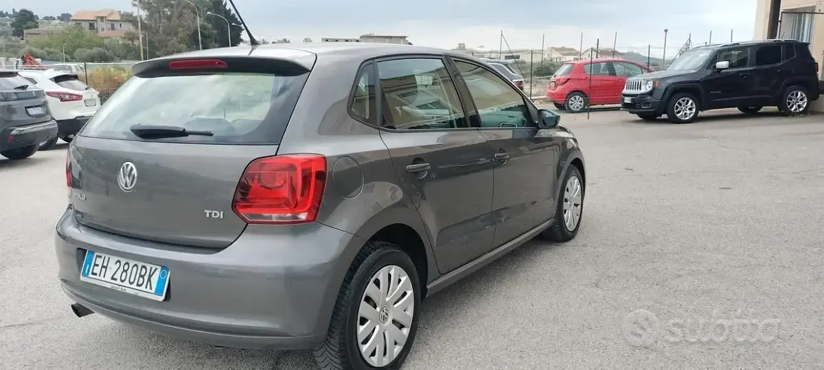 Käytetty VW Polo Highline 90 HP (66 kW) 2011 Harmaa Viistoperä