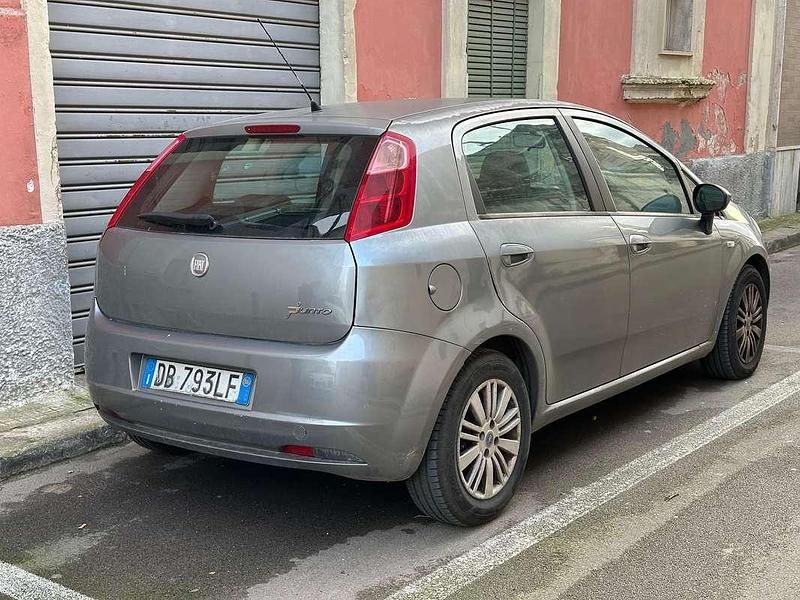 Usata Fiat Grande Punto Emotion 90 CV (66 kW) 2006 Grigio Utilitaria