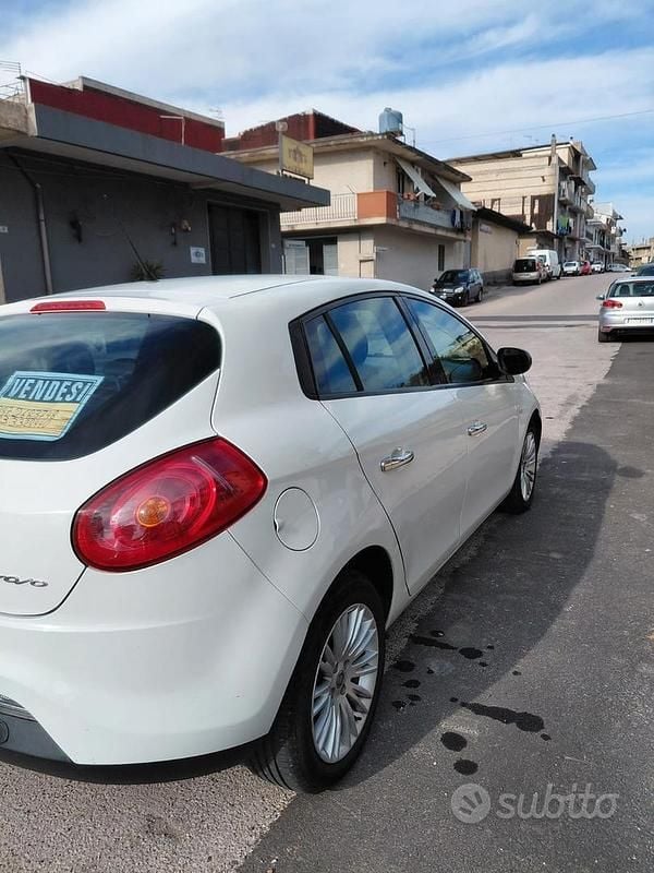 Bianco Usata 2012 Fiat Bravo Due volumi | 4200 € (Buon prezzo) - Immagine 1/4