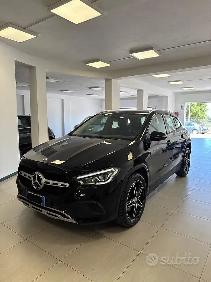 Usata Mercedes GLA200 Premium 150 CV (110 kW) 2023 Nero SUV