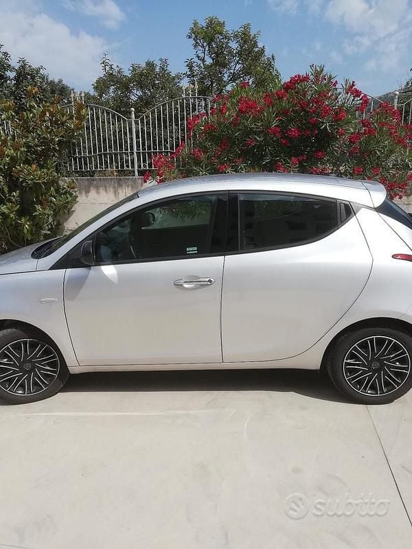Usata Lancia Ypsilon 60 CV (44 kW) 2020 Grigio Utilitaria