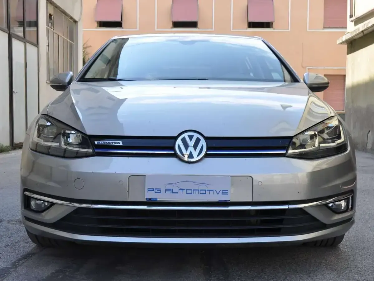 Usata VW Golf VII Highline 110 CV (80 kW) 2018 Grigio Berlina