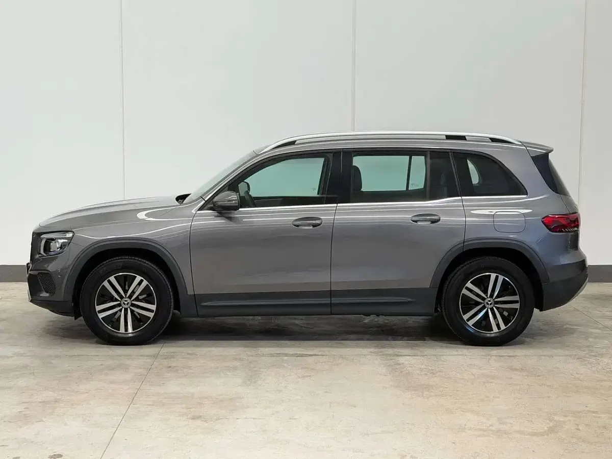 Usata Mercedes GLB180 116 CV (85 kW) 2021 Grigio SUV