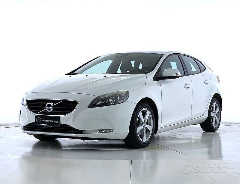 Usata Volvo V40 Kinetic 114 CV (83 kW) 2013 Bianco Berlina