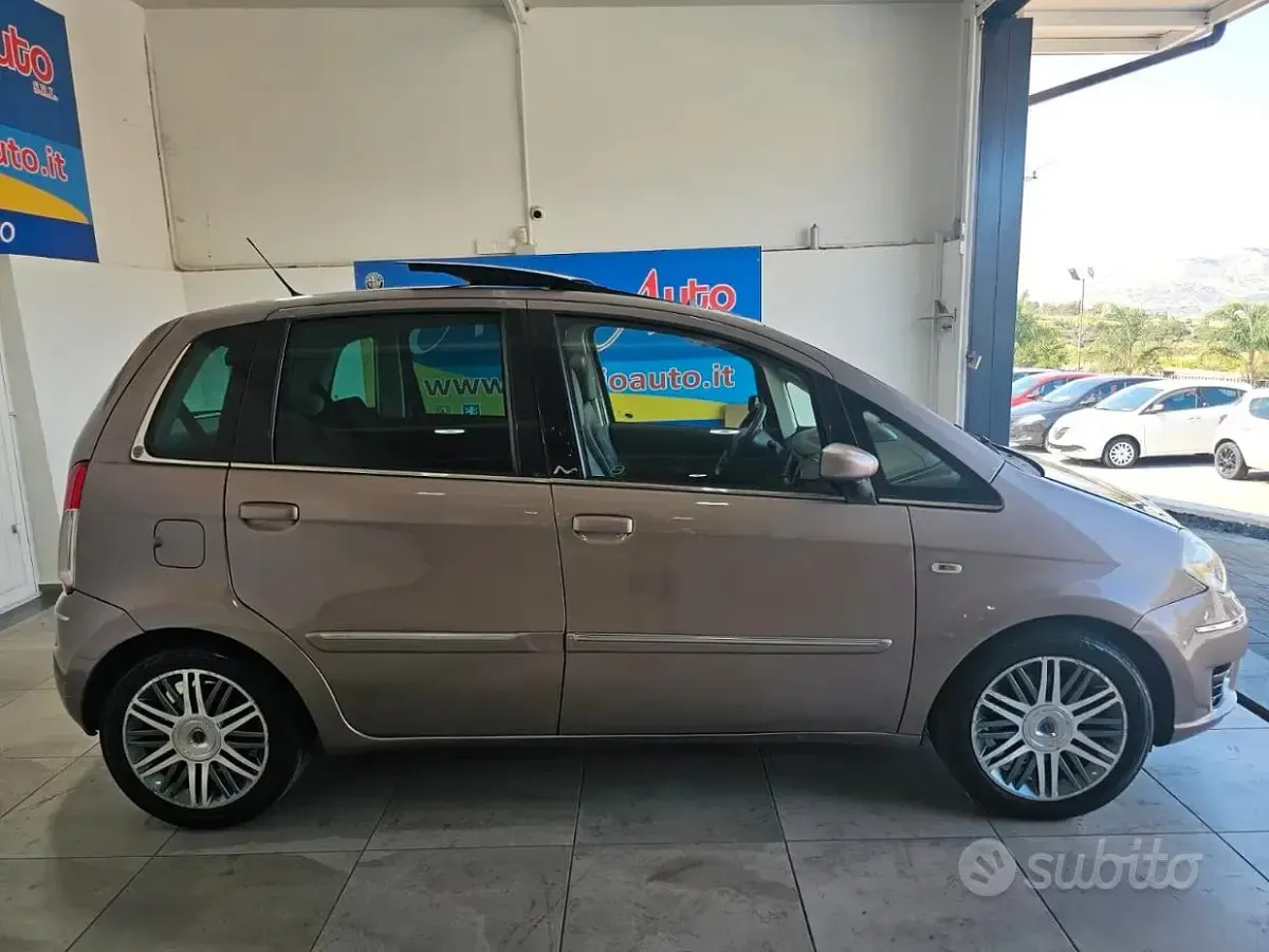 Usata Lancia Musa 90 CV (66 kW) 2008 Grigio Monovolume