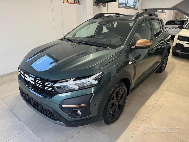 Verde Nuova 2025 Dacia Sandero Extreme Due volumi | 18.900 € (Buon prezzo) - Immagine 1/4