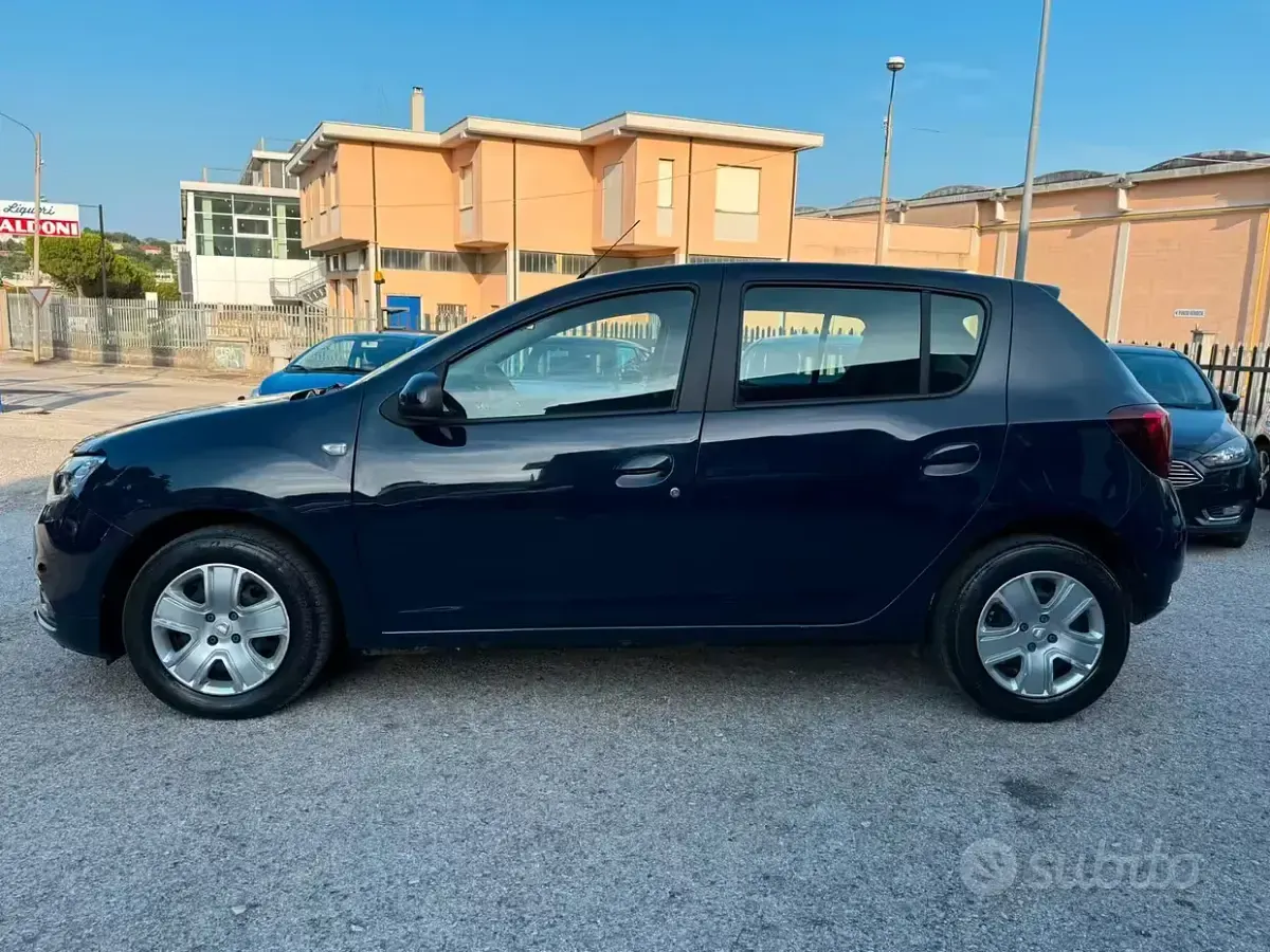 Usata Dacia Sandero Comfort 101 CV (74 kW) 2020 Bluazzurro Berlina
