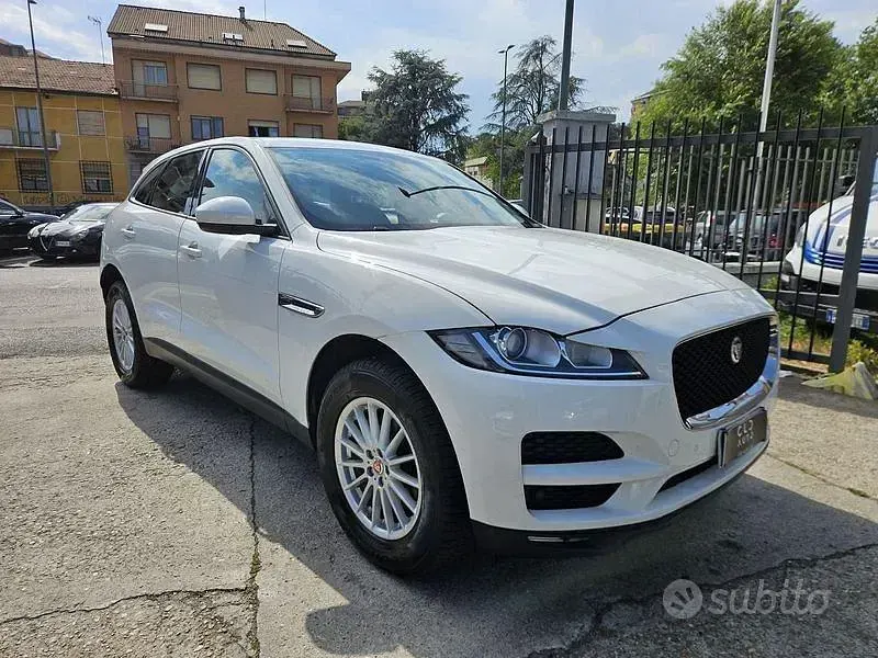 Usata Jaguar F-Pace Portfolio 180 CV (132 kW) 2016 Bianco SUV