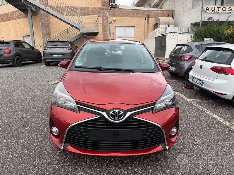 Usata Toyota Yaris Style 89 CV (65 kW) 2014 Rosso Utilitaria