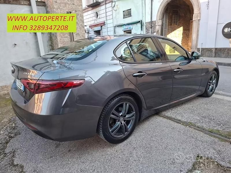 Usata Alfa Romeo Giulia Business 150 CV (110 kW) 2018 Grigio Berlina