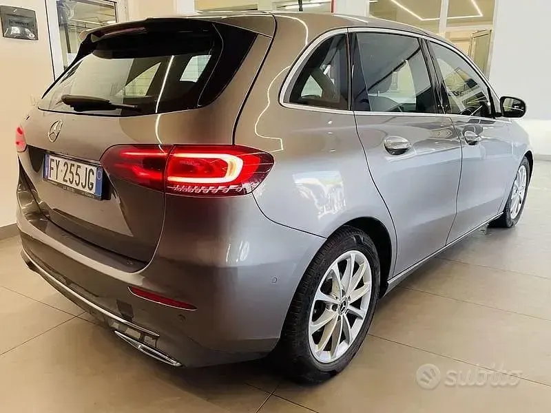 Usata Mercedes B180 116 CV (85 kW) 2019 Grigio Utilitaria