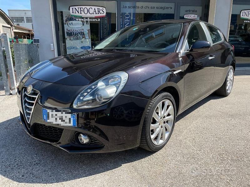 Usata Alfa Romeo Giulietta Distinctive 105 CV (77 kW) 2015 Nero metallizzato Utilitaria