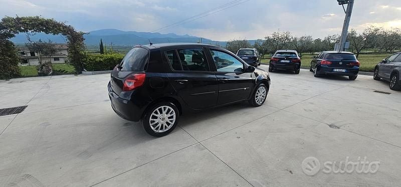Usata Renault Clio II Dynamique 85 CV (62 kW) 2007 Nero Berlina