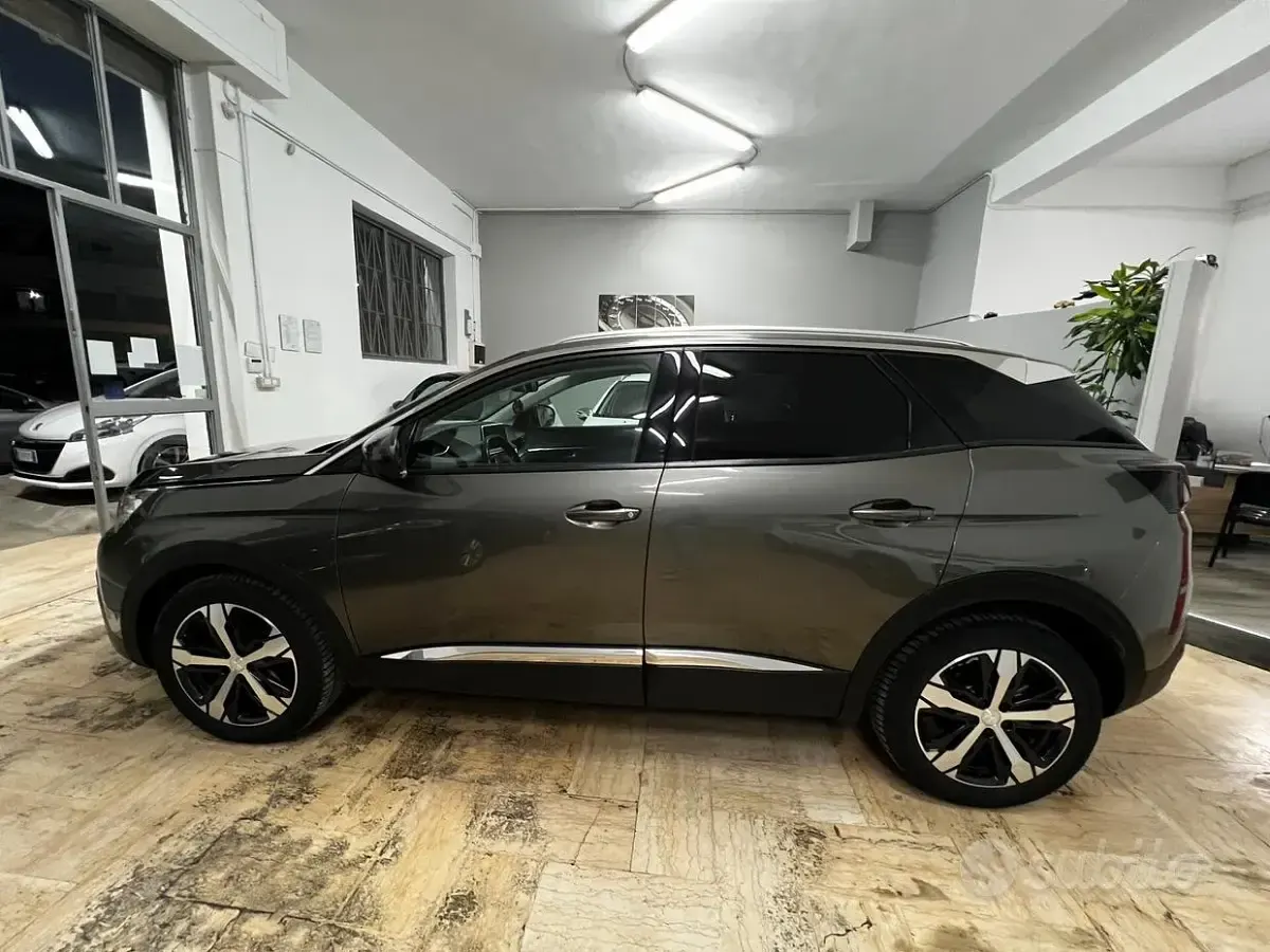 Usata Peugeot 3008 Allure 131 CV (96 kW) 2018 Verde SUV