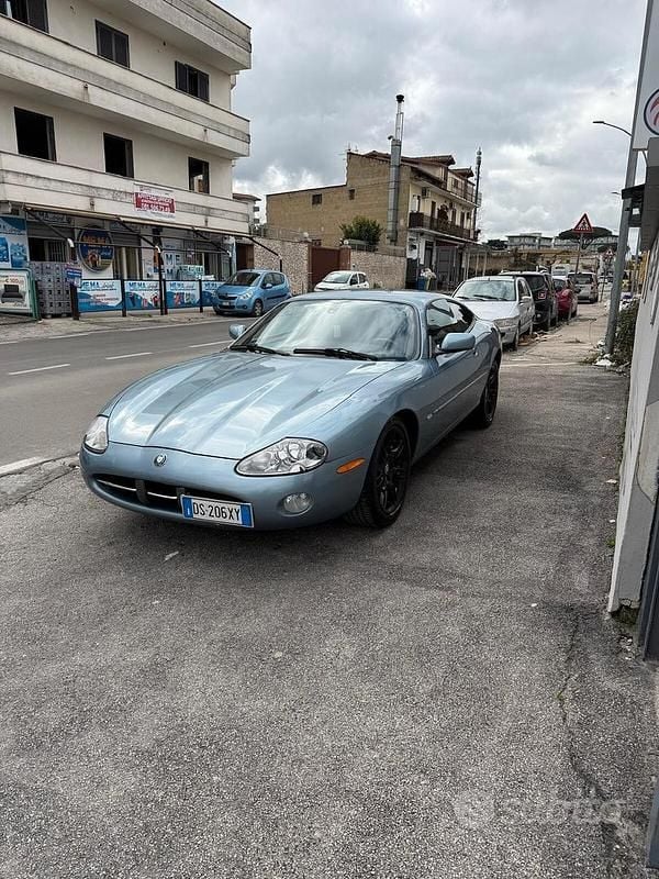 Usata Jaguar XK8 284 CV (208 kW) 2002 Grigio Coupé