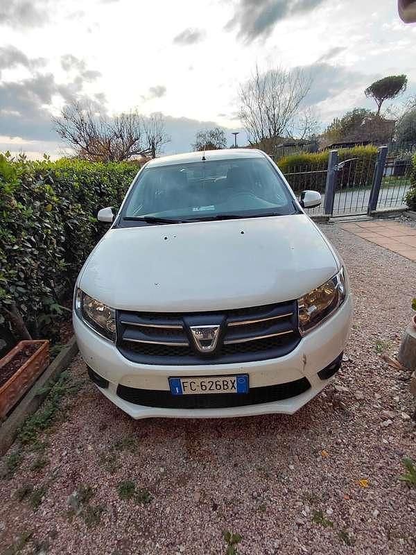 Usata 2016 Dacia Sandero Ambiance Tre volumi | 8500 € (Buon prezzo) - Immagine 1/4