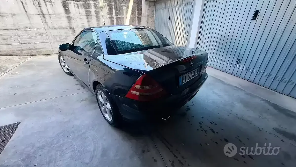 Usata Mercedes SLK320 220 CV (161 kW) 2001 Nero Cabrio