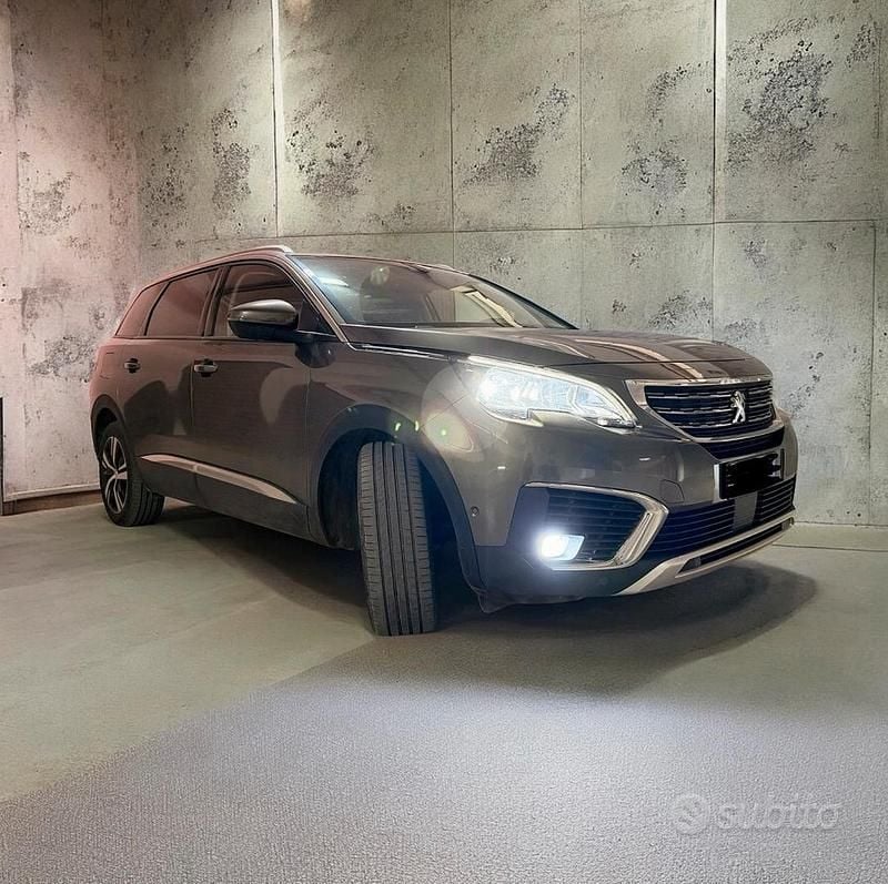 Usata Peugeot 5008 120 CV (88 kW) 2017 Grigio SUV