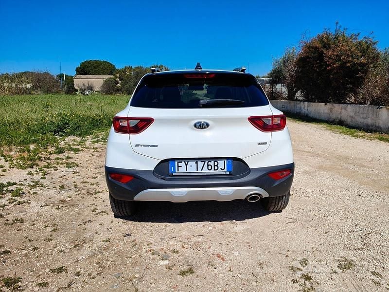 Usata Kia Stonic 120 CV (88 kW) 2020 Bianco SUV