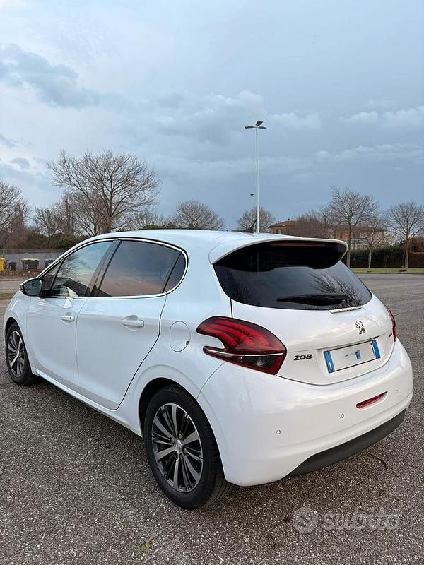 Usata Peugeot 208 Allure 2017 Bianco Utilitaria
