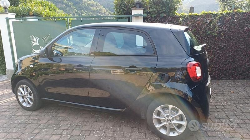 Usata Smart ForFour Electric Drive Passion 52 kW (71 CV) 2018 Nero Utilitaria