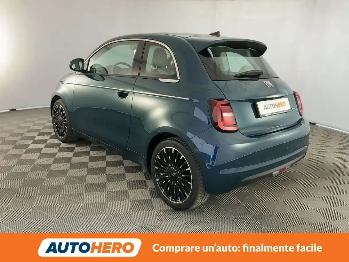 Usata Fiat 500e La Prima 42 kW (58 CV) 2021 Blu/azzurro Utilitaria