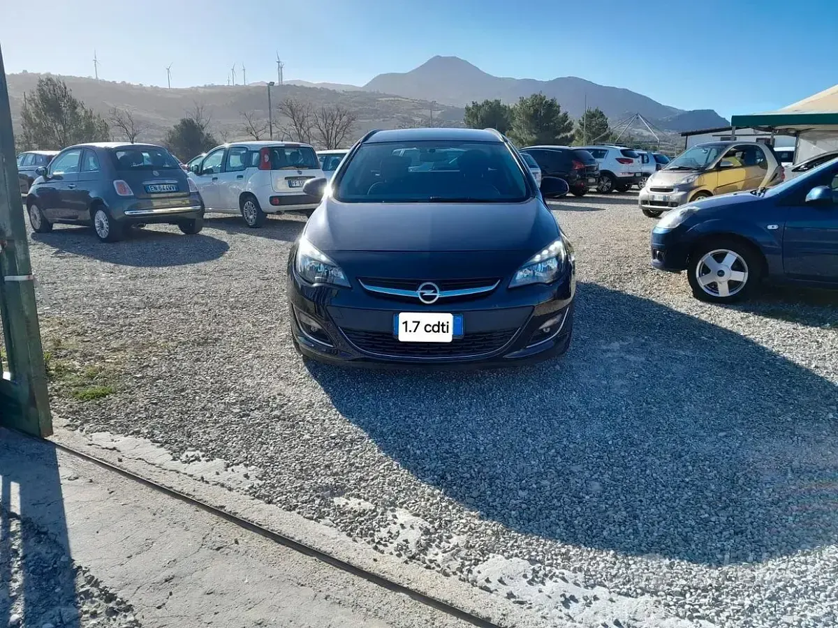 Usata Opel Astra 110 CV (80 kW) 2013 Nero Station wagon