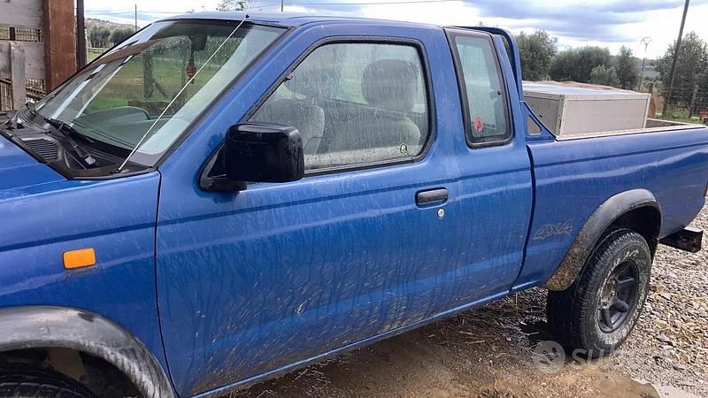 Usata Nissan Navara 2001 Blu Pick-up