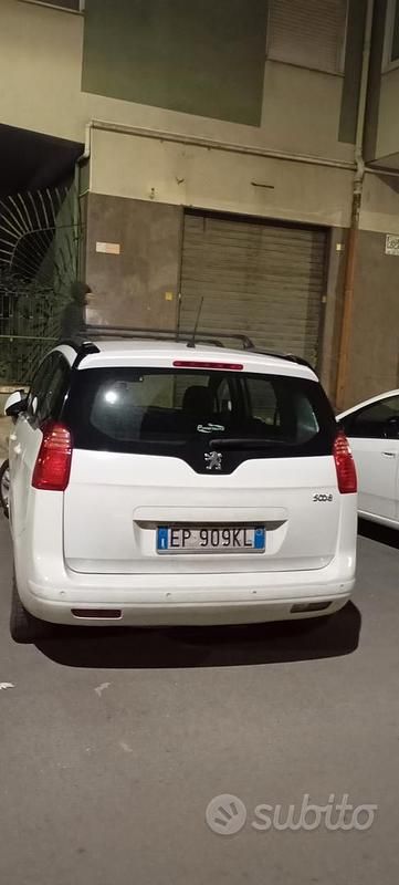 Usado Peugeot 5008 112 CV (82 kW) 2013 Blanco Monovolumen