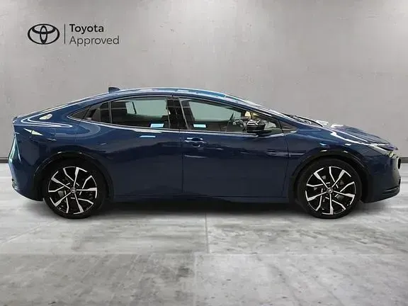 Usata Toyota Prius Lounge 2024 Dark solid blue Utilitaria
