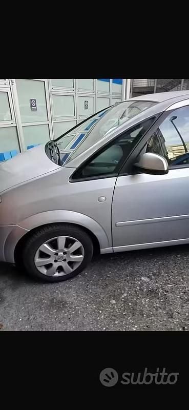 Usata Opel Meriva 90 CV (66 kW) 2005 Grigio Monovolume
