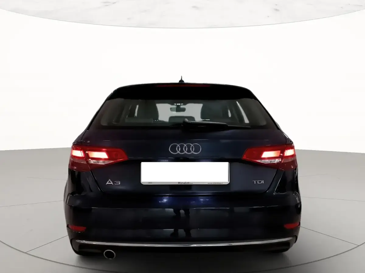 Usata Audi A3 Design 110 CV (80 kW) 2016 Blu cosmos met. Berlina