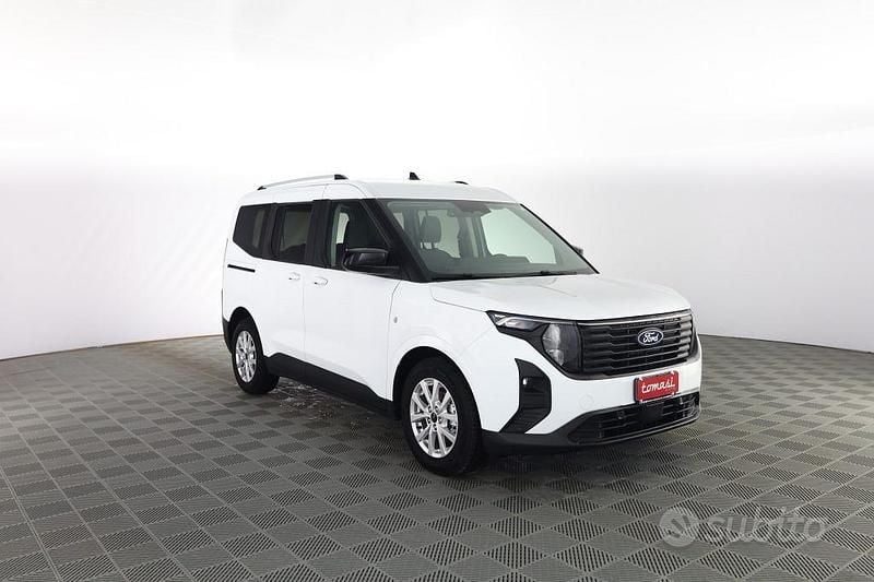 Usata Ford Tourneo Courier Titanium 124 CV (91 kW) 2025 Frozen white Monovolume