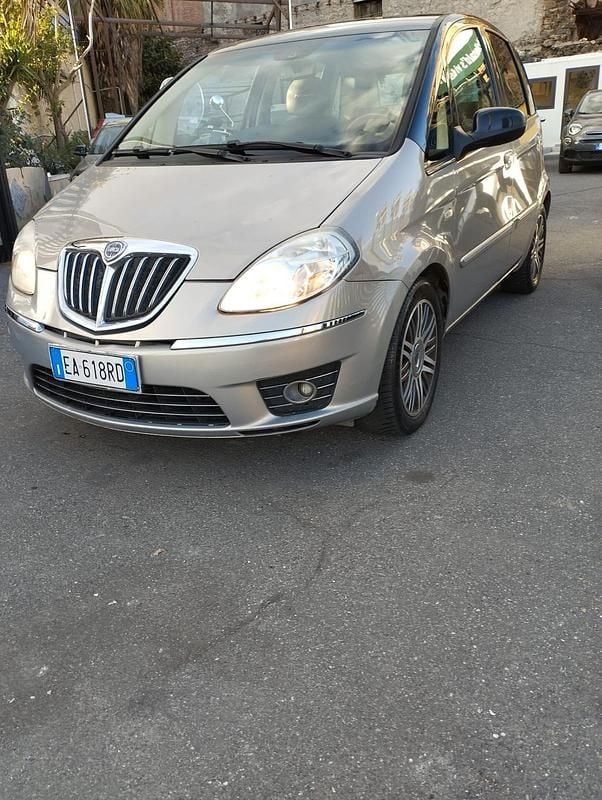 Marrone Usata 2010 Lancia Musa Monovolume | 5490 € (Cara) - Immagine 1/4
