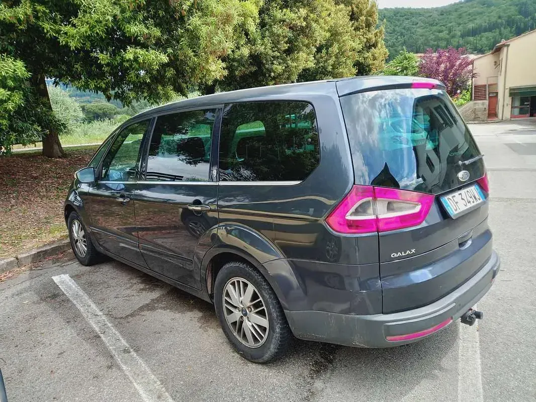 Usata Ford Galaxy Ghia 140 CV (102 kW) 2007 Nero Monovolume