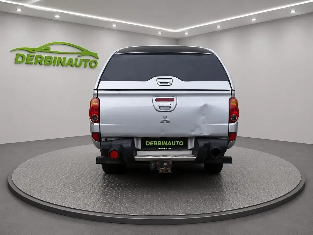 Usata Mitsubishi L200 Intense 178 CV (130 kW) 2015 Grigio Pick-up