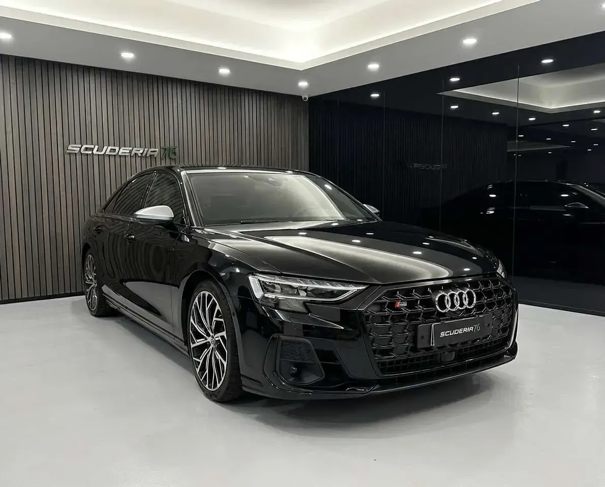 Usata Audi S8 Ambiente 571 CV (419 kW) 2023 Nero brillante Berlina