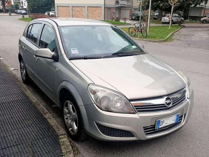 Usata Opel Astra Club 125 CV (91 kW) 2008 Grigio Berlina