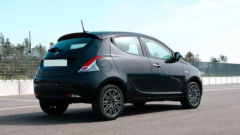 Usata Lancia Ypsilon S 69 CV (50 kW) 2024 Nero Utilitaria