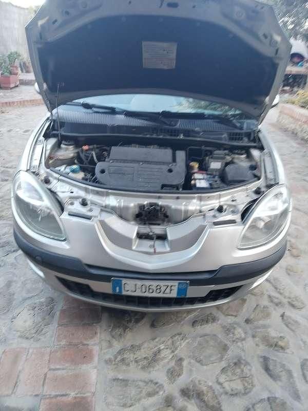 Usata Lancia Ypsilon 69 CV (50 kW) 2004 Argento Utilitaria