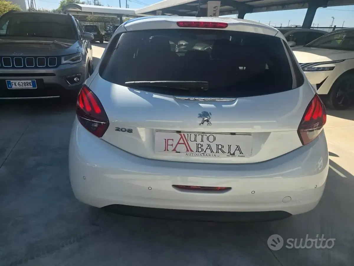 Usata Peugeot 208 Signature Sky 83 CV (61 kW) 2018 Bianco Utilitaria