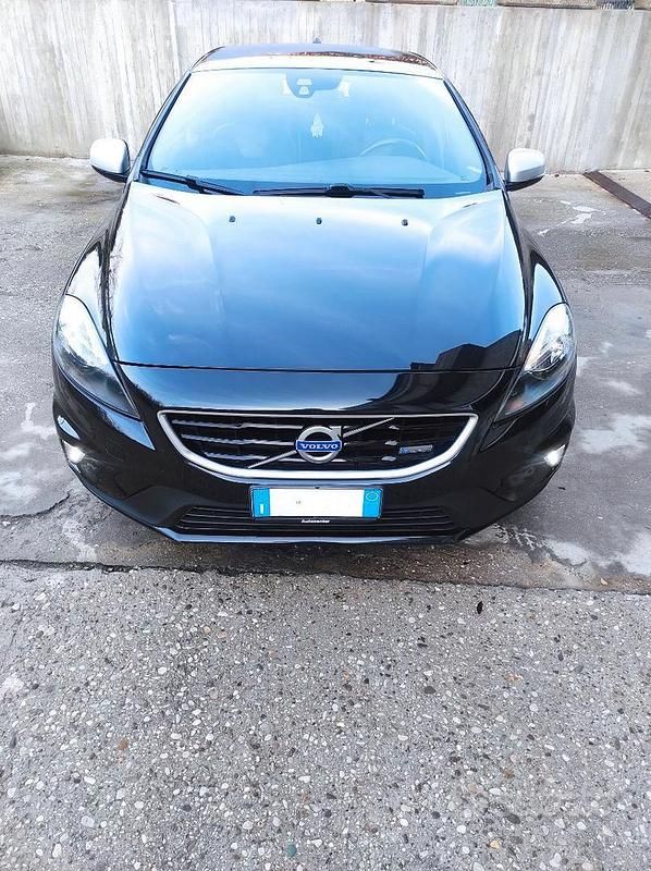 Usata Volvo V40 R-Design 2014 Nero Berlina