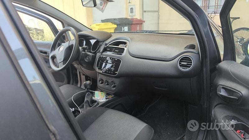 Usata Fiat Grande Punto 77 CV (56 kW) 2015 Grigio Utilitaria