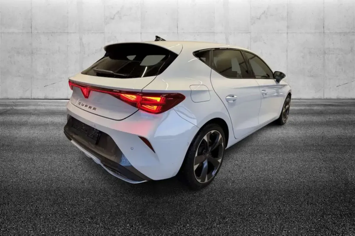 Usata Cupra Leon 150 CV (110 kW) 2025 Bianco Berlina