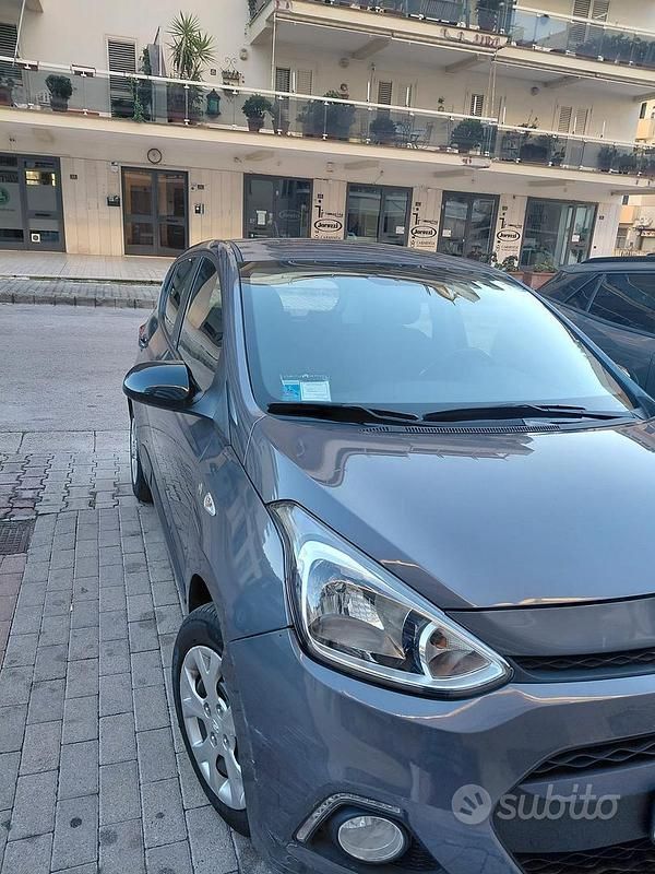 Begagnad Hyundai i10 Comfort 66 HK (48 kW) 2015 Grå Halvkombi