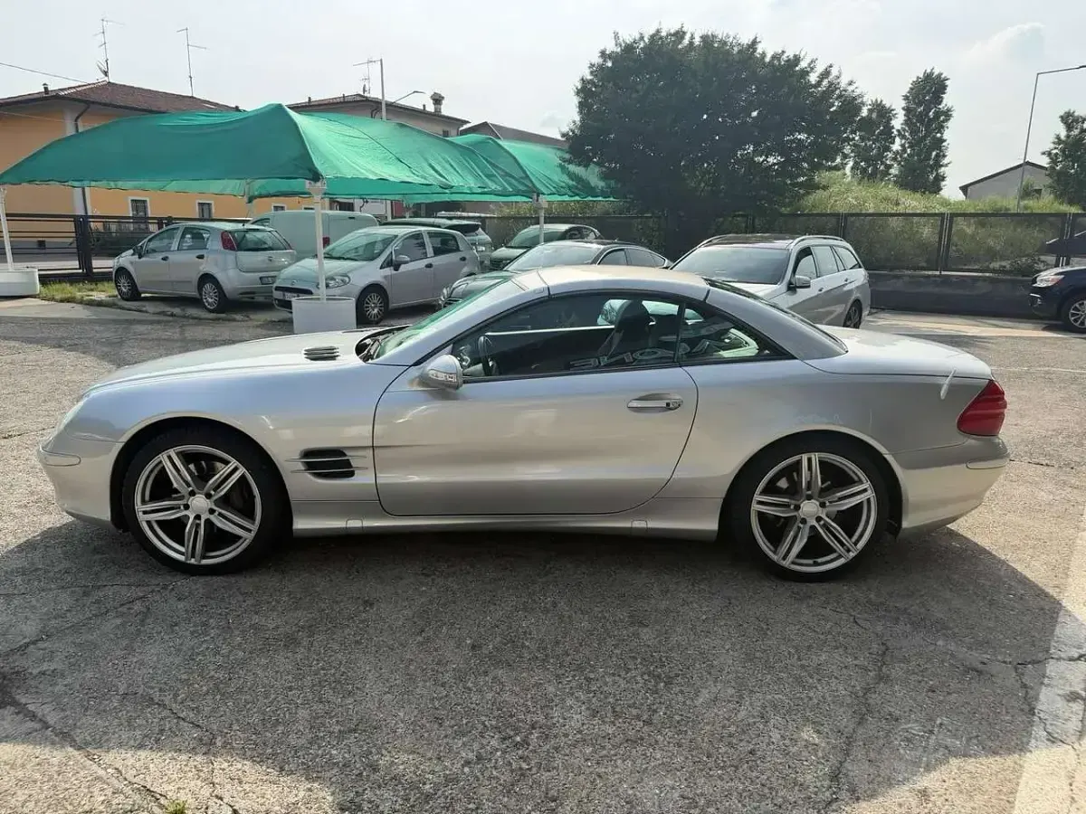 Usata Mercedes SL500 306 CV (225 kW) 2002 Argento Cabrio